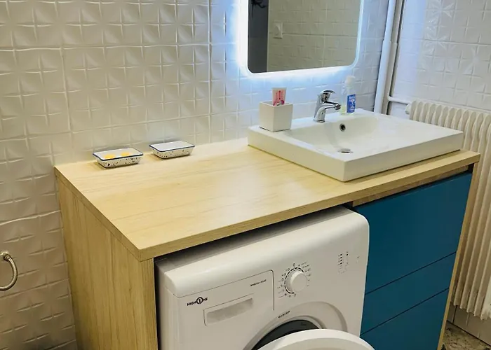 Grand Avec Balcon Mourillon Plages טולון